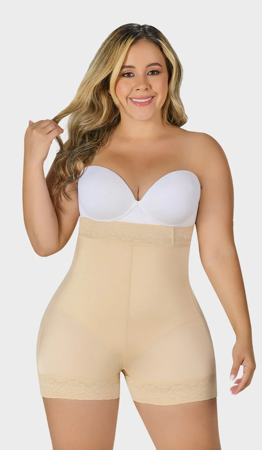 Short extra court, taille extra haute, avec renfort abdominal SXA0216 par Fajas M&D®